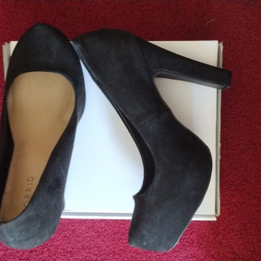 Heals - Picture 2 of 3